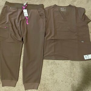 Figs Smokey Taupe Scrub Set. XL